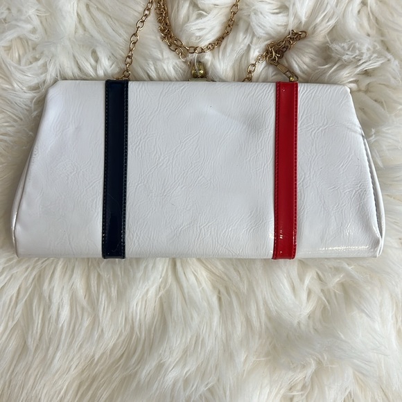 🔹 Vintage 70’s Vinyl Red White and Blue Purse with Removable Chain Strap - Picture 2 of 4